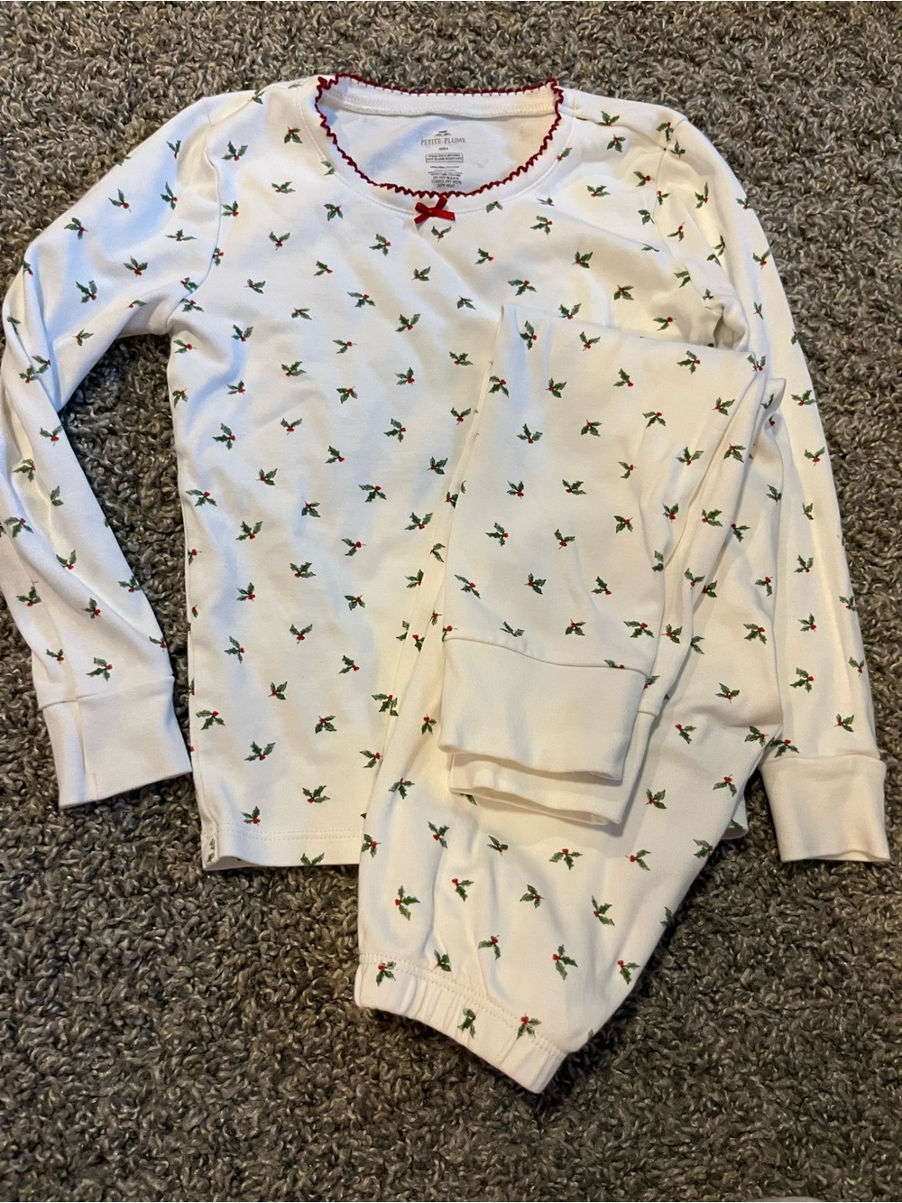 Petite plume girls white Pima holly ivy pajamas Christmas size 6
